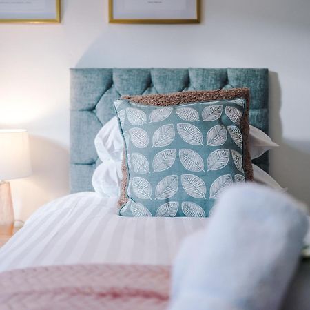 New! Spacious 2-Bed Home In Chester City-Centre By 53 Degrees Property, Ideal For Couples & Small Groups, Great Location - Sleeps 5 Zewnętrze zdjęcie