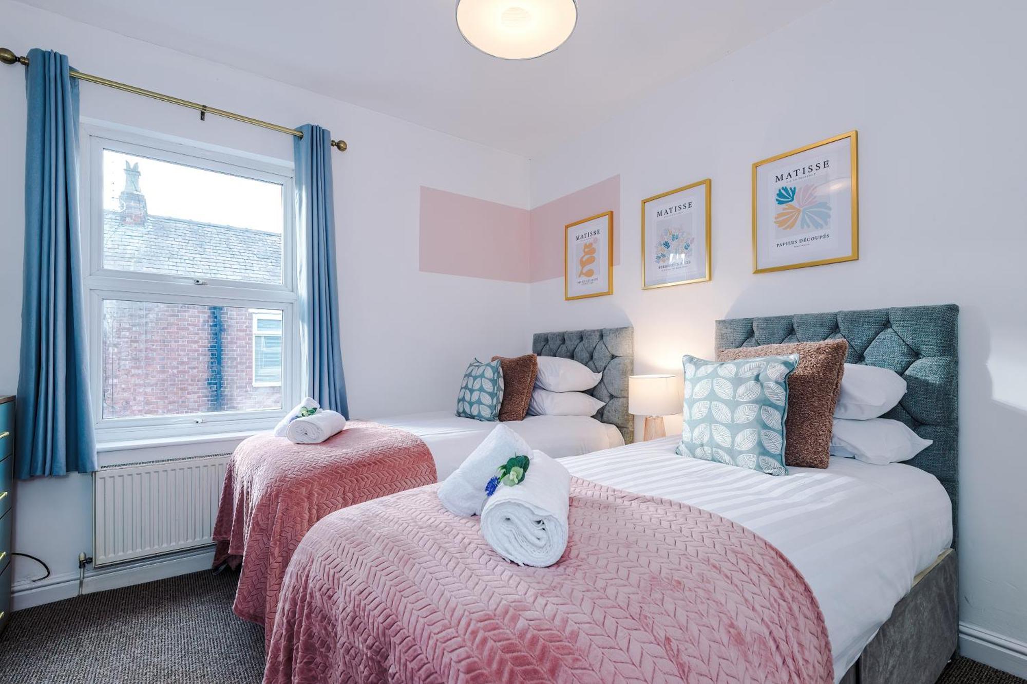 New! Spacious 2-Bed Home In Chester City-Centre By 53 Degrees Property, Ideal For Couples & Small Groups, Great Location - Sleeps 5 Zewnętrze zdjęcie