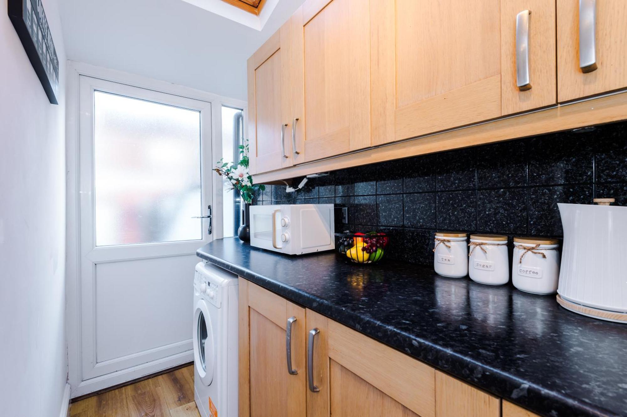 New! Spacious 2-Bed Home In Chester City-Centre By 53 Degrees Property, Ideal For Couples & Small Groups, Great Location - Sleeps 5 Zewnętrze zdjęcie
