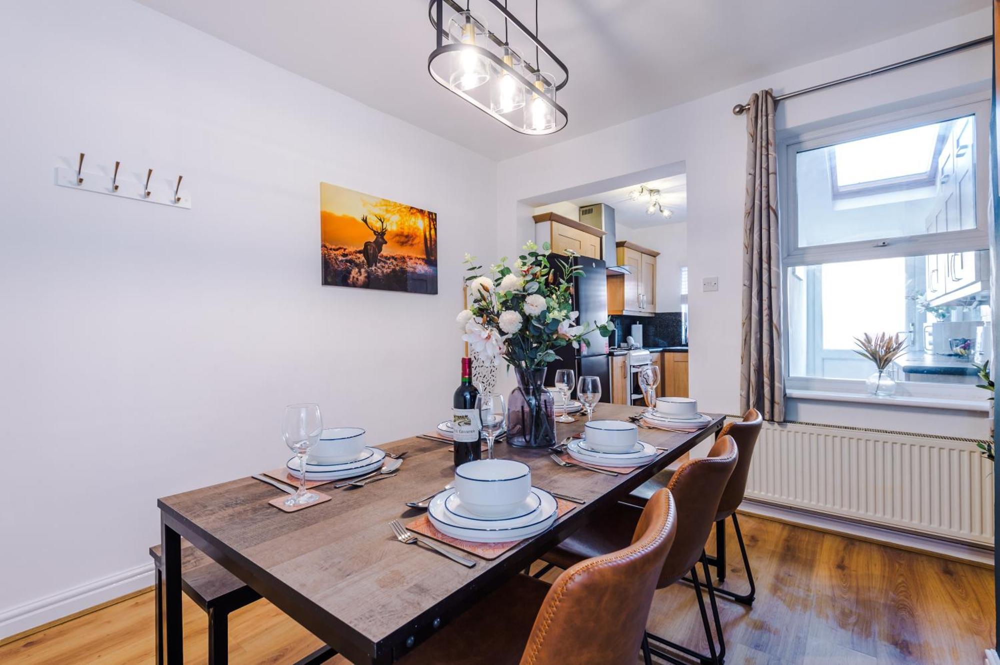 New! Spacious 2-Bed Home In Chester City-Centre By 53 Degrees Property, Ideal For Couples & Small Groups, Great Location - Sleeps 5 Zewnętrze zdjęcie