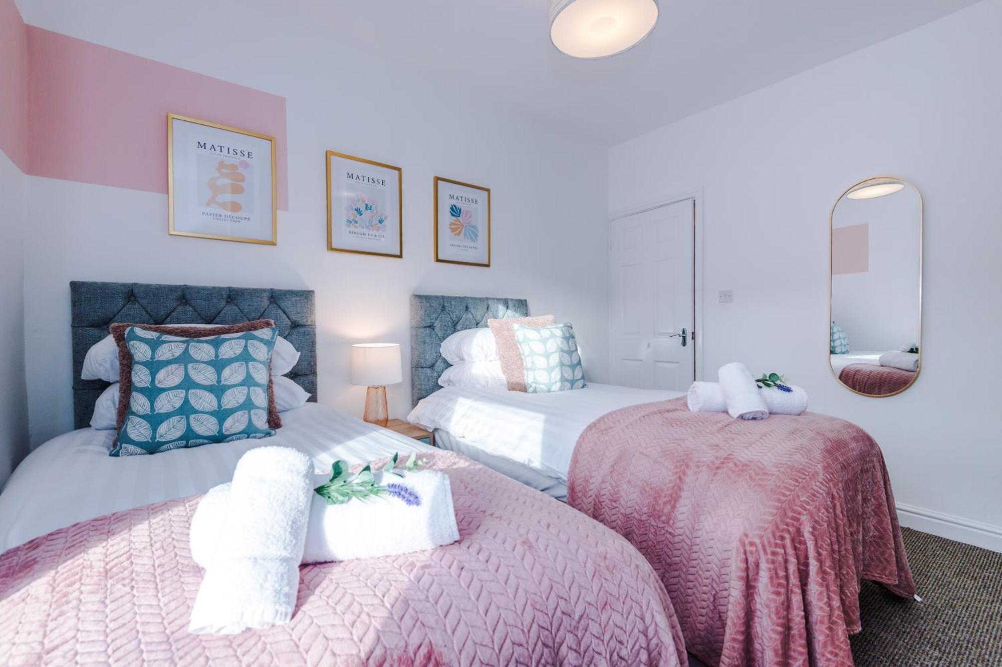 New! Spacious 2-Bed Home In Chester City-Centre By 53 Degrees Property, Ideal For Couples & Small Groups, Great Location - Sleeps 5 Zewnętrze zdjęcie