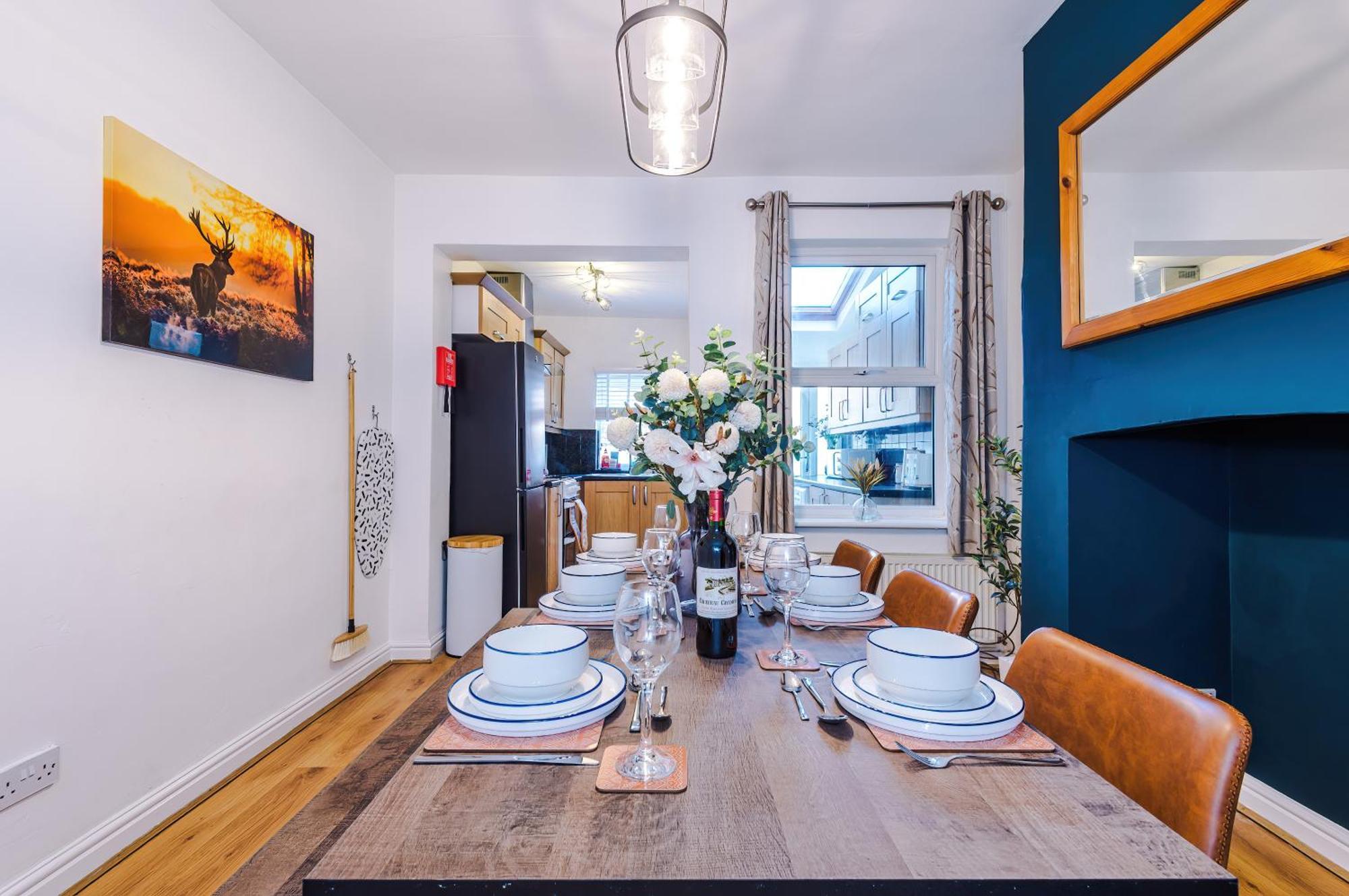 New! Spacious 2-Bed Home In Chester City-Centre By 53 Degrees Property, Ideal For Couples & Small Groups, Great Location - Sleeps 5 Zewnętrze zdjęcie